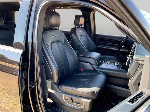Used 2024 Ford Expedition Platinum AWD/4WD image 9