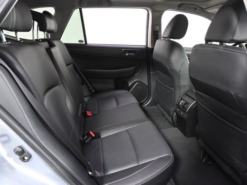 Used 2017 Subaru Outback 2.5i Limited AWD/4WD image 18