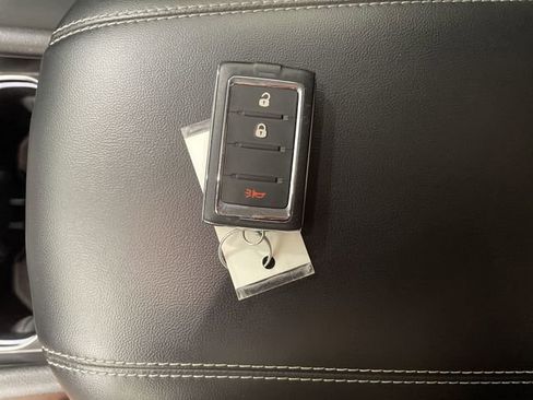 Used 2024 Jeep Grand Cherokee Laredo AWD/4WD image 30