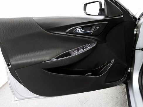 Used 2018 Chevrolet Malibu LT image 23