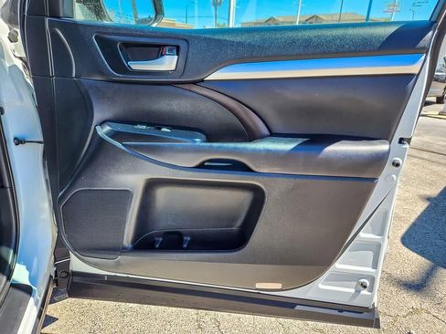 Used 2019 Toyota Highlander XLE AWD/4WD image 26