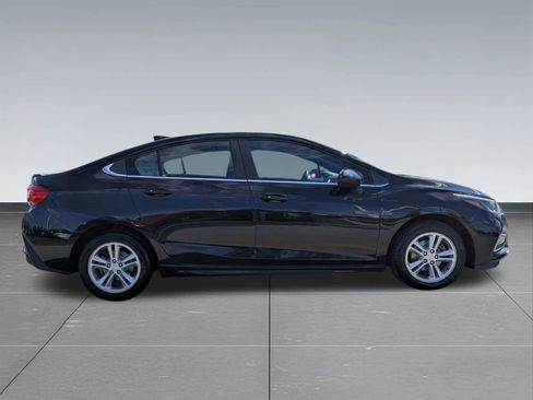 Used 2017 Chevrolet Cruze LT FWD image 6
