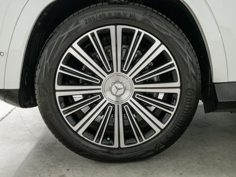 Used 2026 Mercedes-Benz Maybach GLS 600 4MATIC image 9