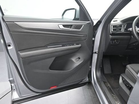 Used 2026 Volkswagen Atlas Cross Sport SE AWD/4WD image 17