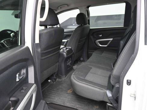 Used 2018 Nissan Titan SV w/ SV Convenience Package image 26