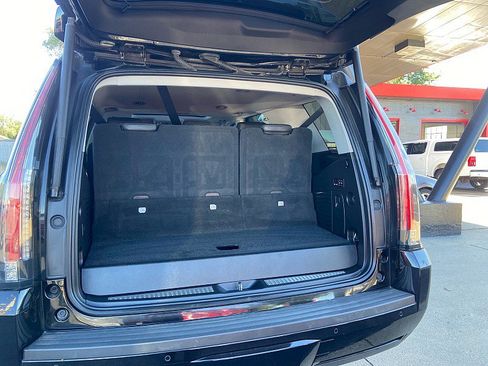 Used 2020 Cadillac Escalade Luxury w/ Escalade Sport Edition AWD/4WD image 6