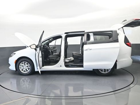 New 2026 Chrysler Voyager LX image 69