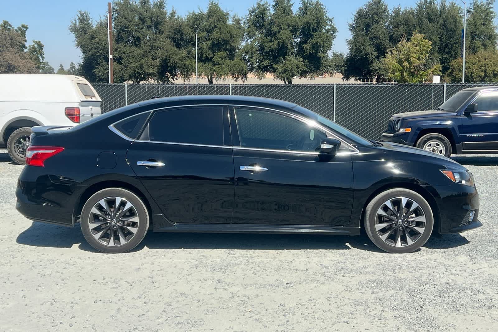 Used 2016 Nissan Sentra SR w/ Driver's Assist Package FWD image 9