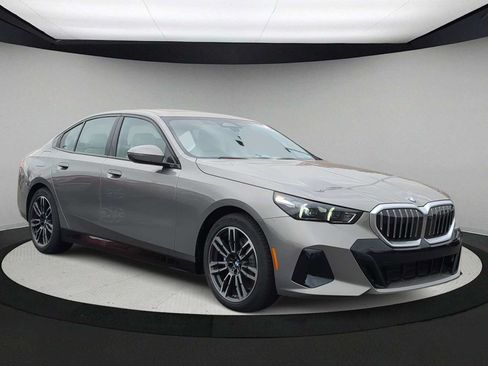 Used 2026 BMW 530i xDrive w/ M Sport Package AWD/4WD image 2