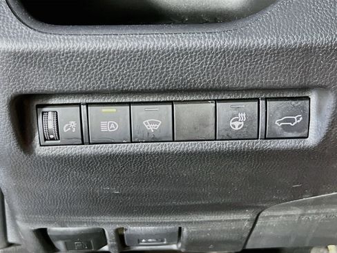 Used 2022 Toyota RAV4 XLE w/ Convenience Package AWD/4WD image 10