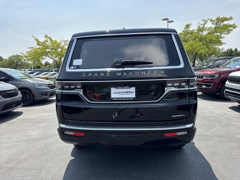 New 2024 Jeep Grand Wagoneer Series III w/ Flexible Seating Group image 7