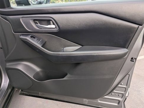 Used 2024 Nissan Rogue SV image 34