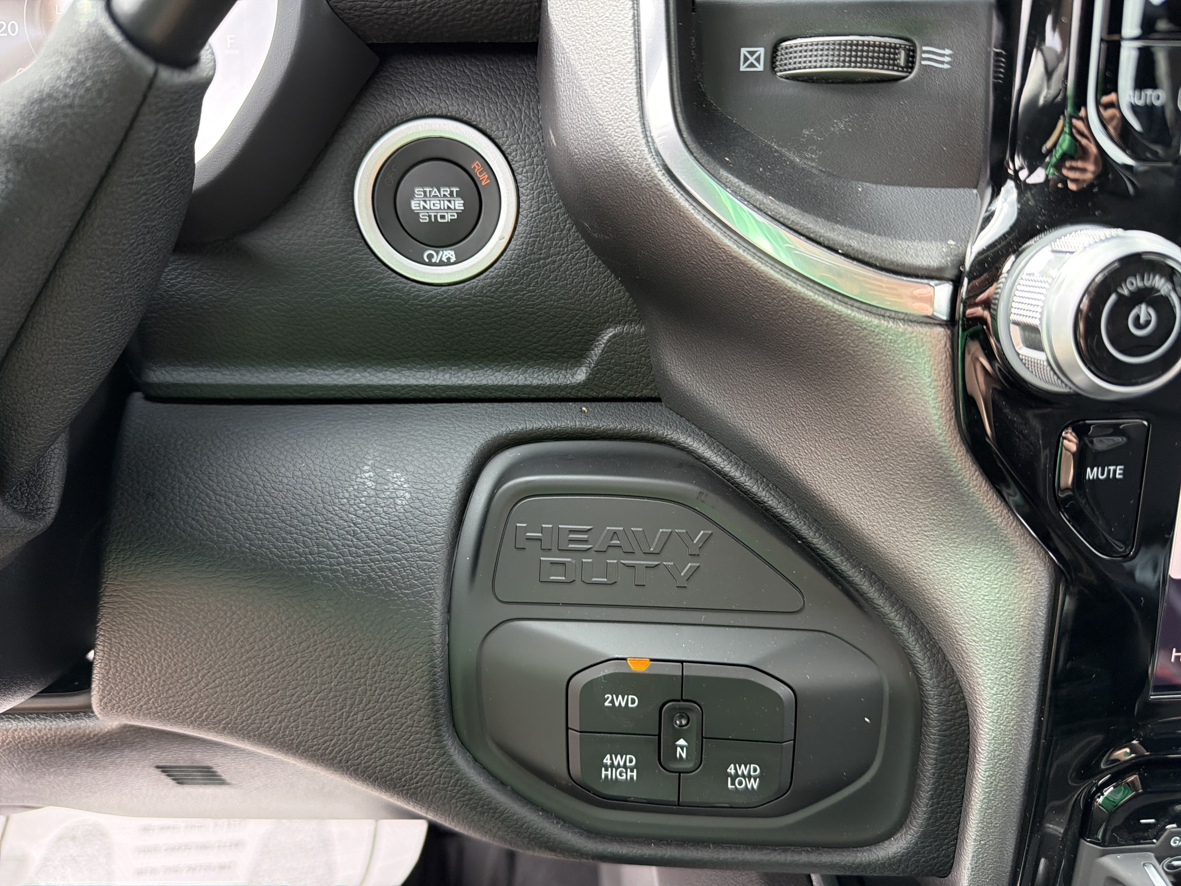 New 2026 RAM 2500 Laramie AWD/4WD image 22