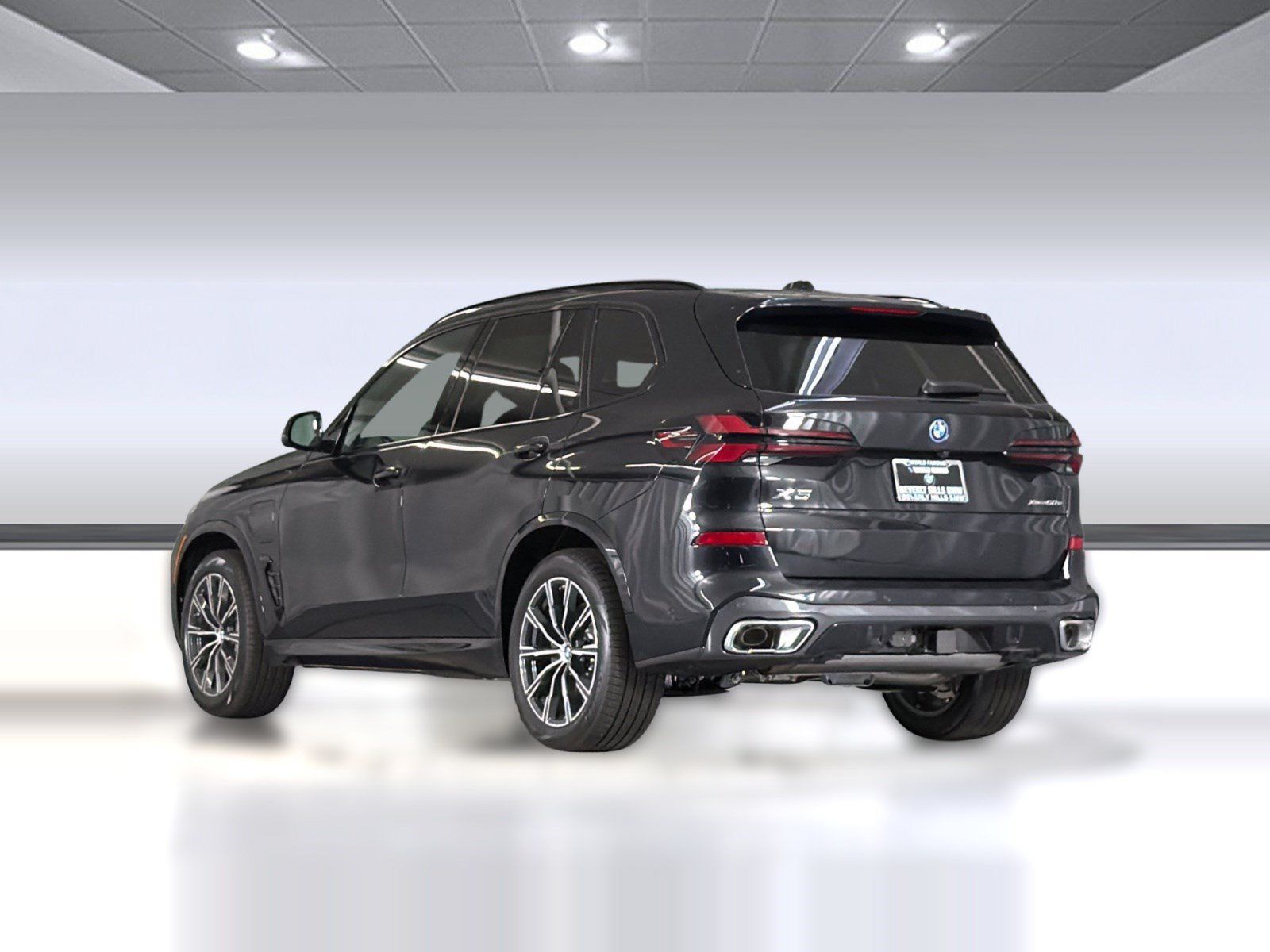 Used 2026 BMW X5 xDrive50e w/ M Sport Package AWD/4WD image 3