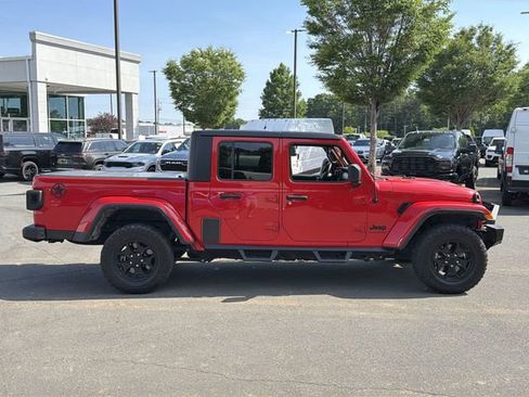 Used 2022 Jeep Gladiator Sport AWD/4WD image 6