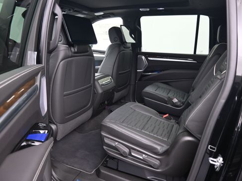 New 2026 Cadillac Escalade ESV Platinum Sport AWD/4WD image 10