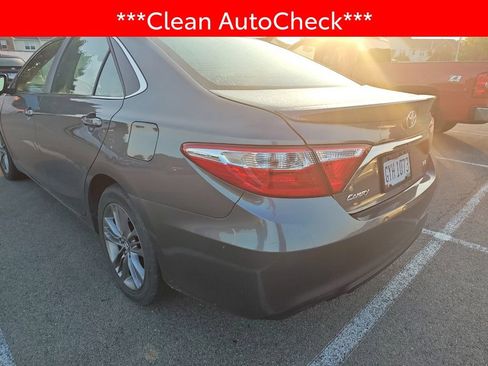Used 2017 Toyota Camry SE FWD image 4