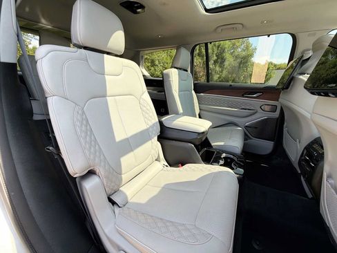 Used 2023 Jeep Grand Cherokee L Summit w/ Advanced Protech Group IV AWD/4WD image 18