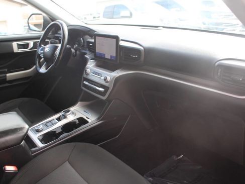 Used 2022 Ford Explorer XLT image 13