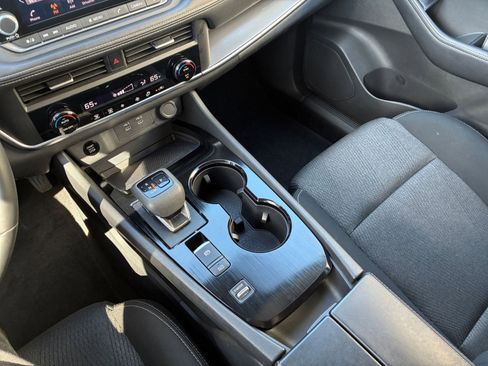 Used 2025 Nissan Rogue SV image 43