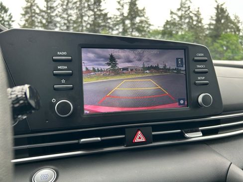 Used 2023 Hyundai Elantra SEL FWD image 17