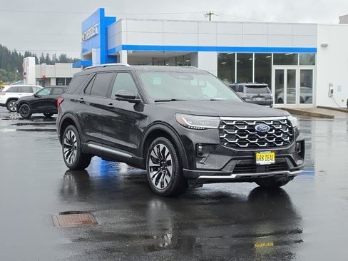 Used 2025 Ford Explorer Platinum w/ LUX Leather Package AWD/4WD image 2