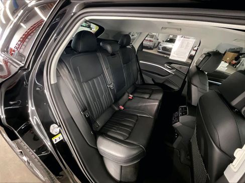 Used 2024 Audi Q8 e-tron Prestige w/ Prestige Package AWD/4WD image 27