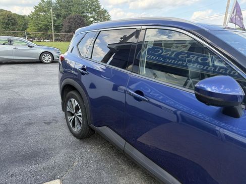 Used 2021 Nissan Rogue SV w/ Premium Package AWD/4WD image 9