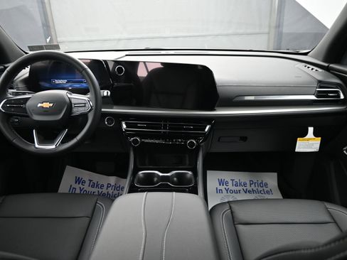 New 2026 Chevrolet Traverse LT w/ Driver Confidence Package AWD/4WD image 18