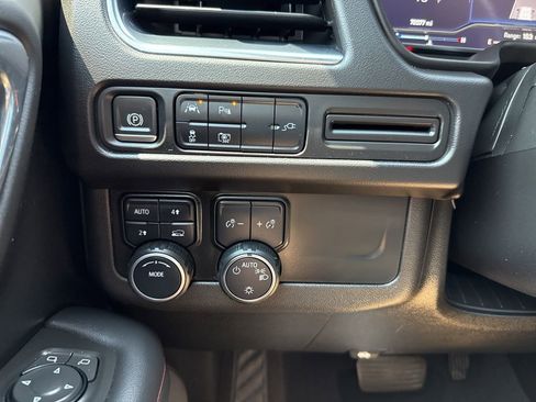 Used 2022 Chevrolet Suburban RST w/ Luxury Package image 19