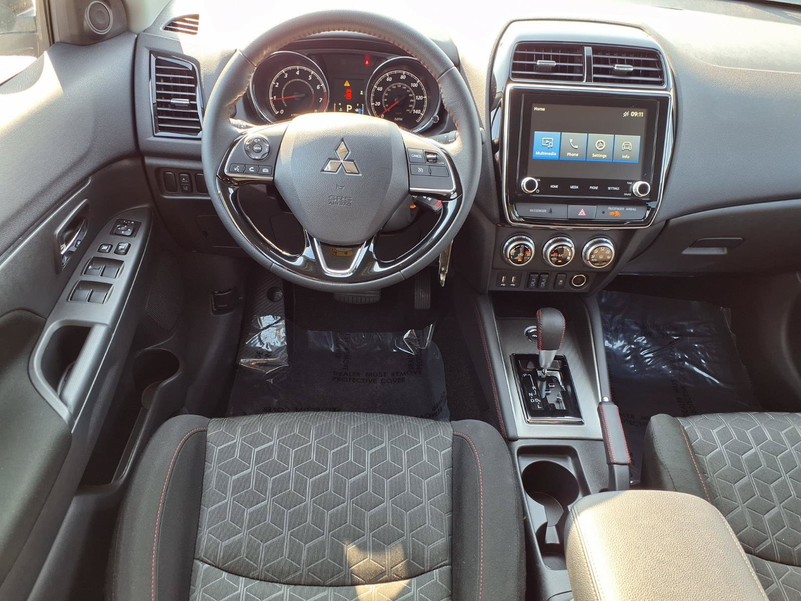 Used 2025 Mitsubishi Outlander Sport LE AWD/4WD image 2