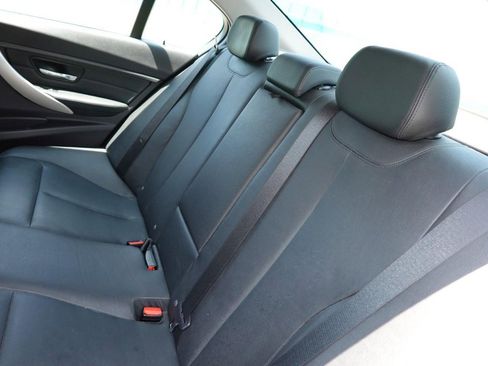 Used 2013 BMW 320i Sedan RWD image 18