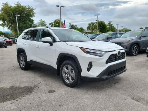 Used 2025 Toyota RAV4 XLE w/ Convenience Package FWD image 3
