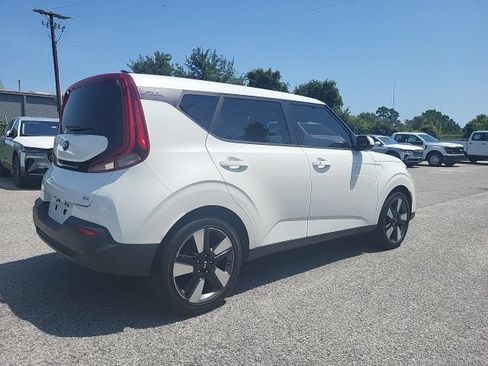 Used 2020 Kia Soul EX w/ Option Group 015 FWD image 2