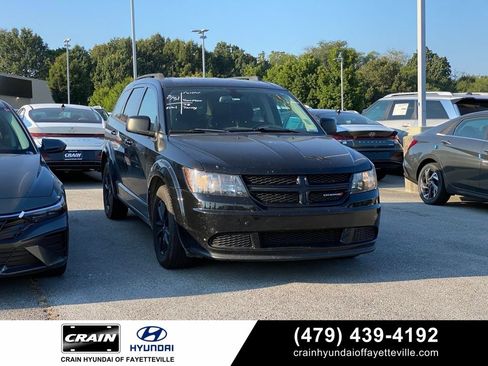 Used 2020 Dodge Journey SE w/ SE Popular Equipment Group FWD image 1