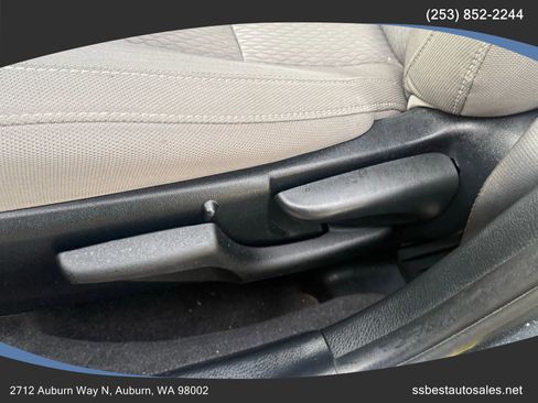 Used 2015 Toyota Corolla LE image 17