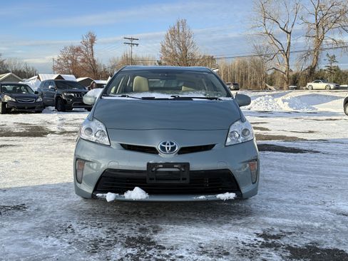 Used 2015 Toyota Prius Four image 9