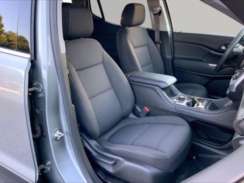 Used 2023 GMC Acadia SLE w/ Driver Convenience Package FWD image 9