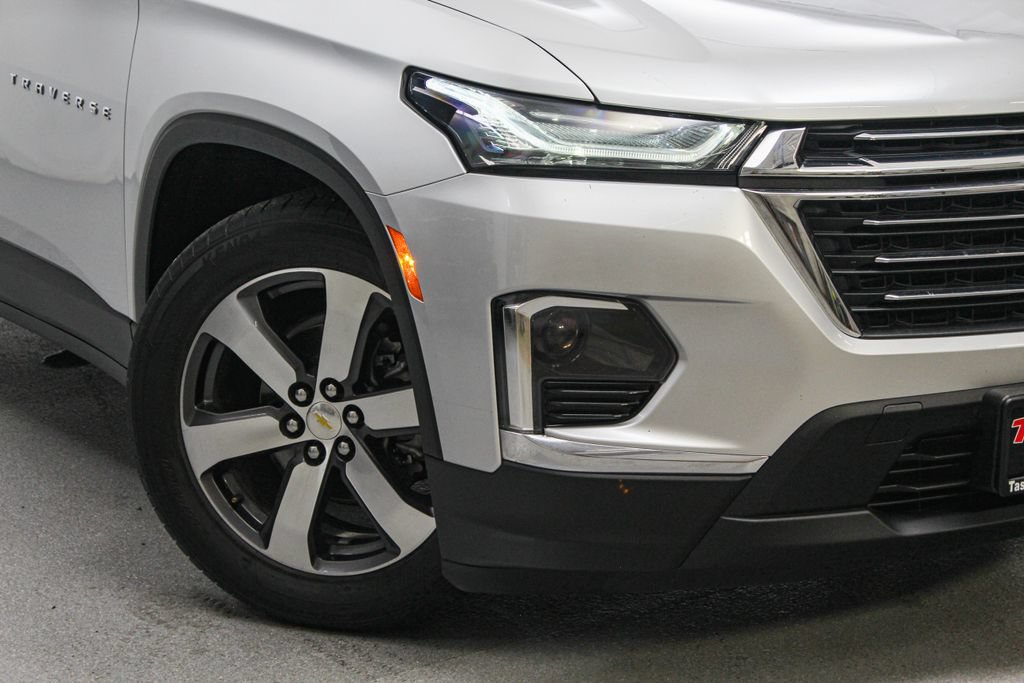 Used 2022 Chevrolet Traverse LT w/ LT Premium Package AWD/4WD image 3