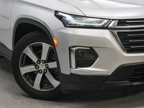 Used 2022 Chevrolet Traverse LT w/ LT Premium Package AWD/4WD image 3