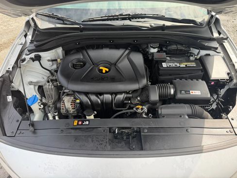 Used 2019 Hyundai Elantra GT FWD image 25