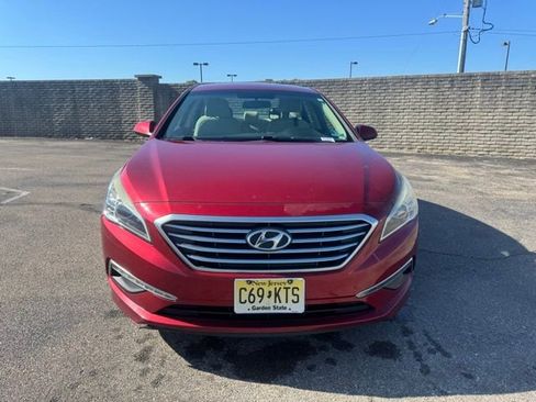 Used 2015 Hyundai Sonata SE image 2