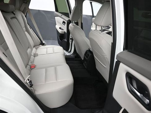 Used 2025 Nissan Rogue SL w/ Tech Package image 19