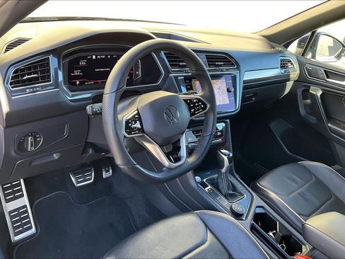Certified 2022 Volkswagen Tiguan SEL R-Line image 14