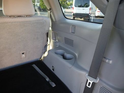 Used 2017 Toyota Highlander LE FWD image 11