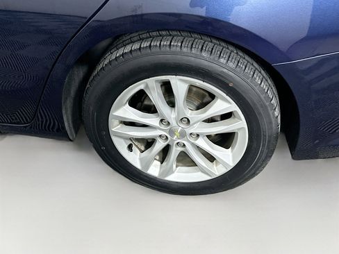 Used 2016 Chevrolet Malibu LT w/ Leather Package FWD image 11