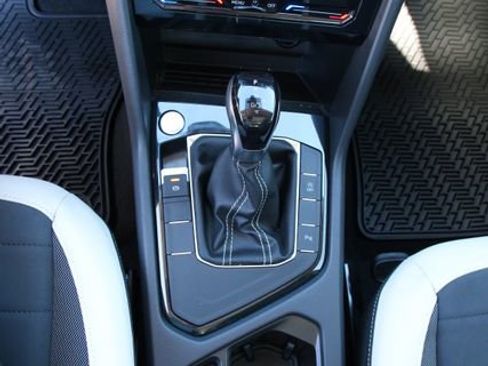 New 2026 Volkswagen Taos SE image 19