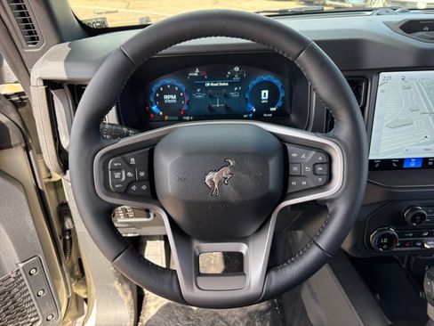 New 2026 Ford Bronco Badlands image 9