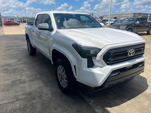 Used 2024 Toyota Tacoma SR5 AWD/4WD image 5