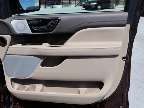 Used 2024 Lincoln Navigator Reserve AWD/4WD image 12
